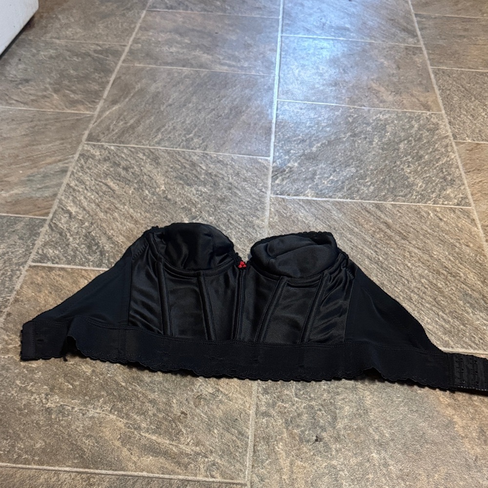 Black Strapless Bra